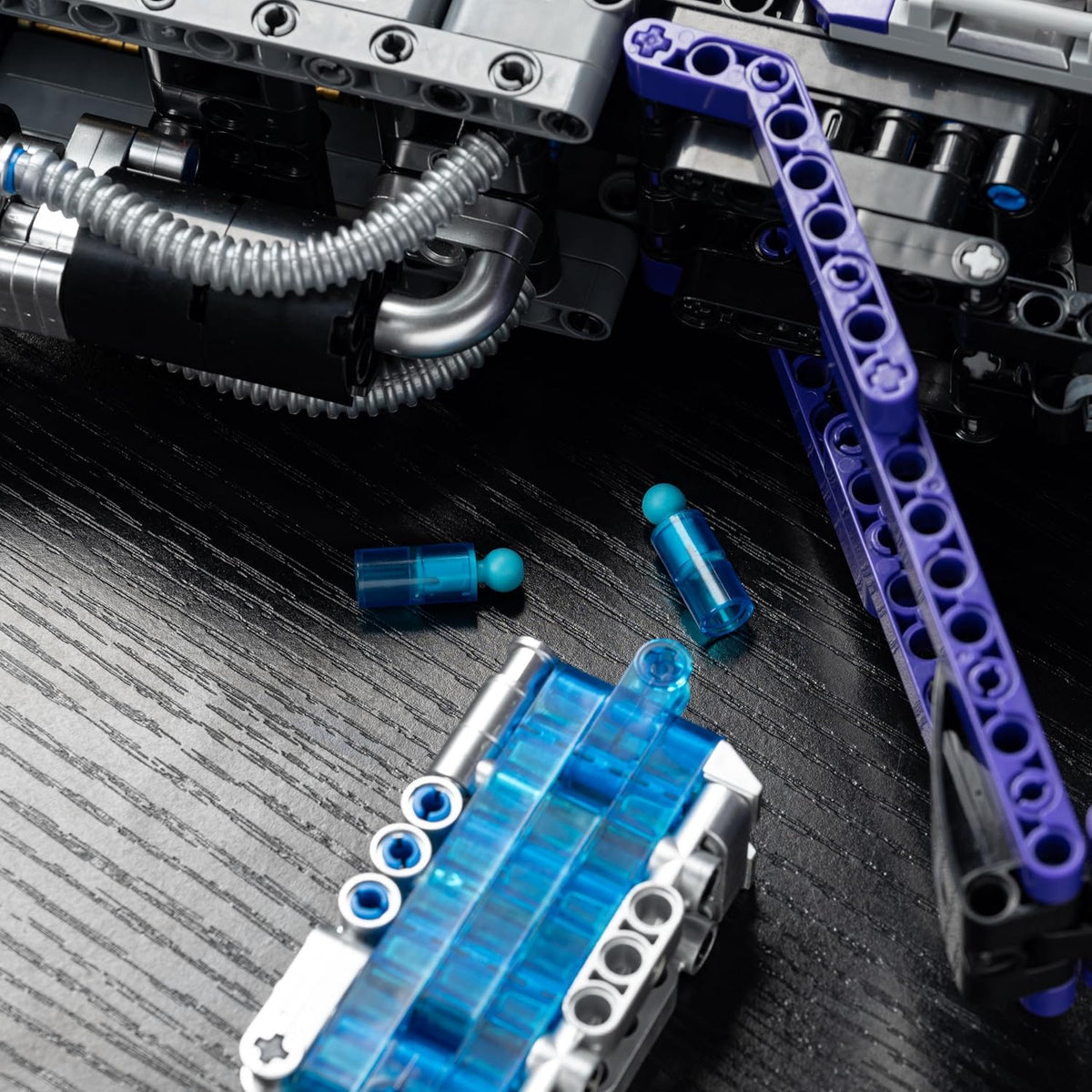 UNCLE BRICK Technical Sci-Fi Gun Building Block Set,Pistol Model with A Quick-Release Magazine,Capable of Firing Safe Silicone Bullets,Gift for Assembly Enthusiast and Sci-Fi Military Fans 1344Pcs